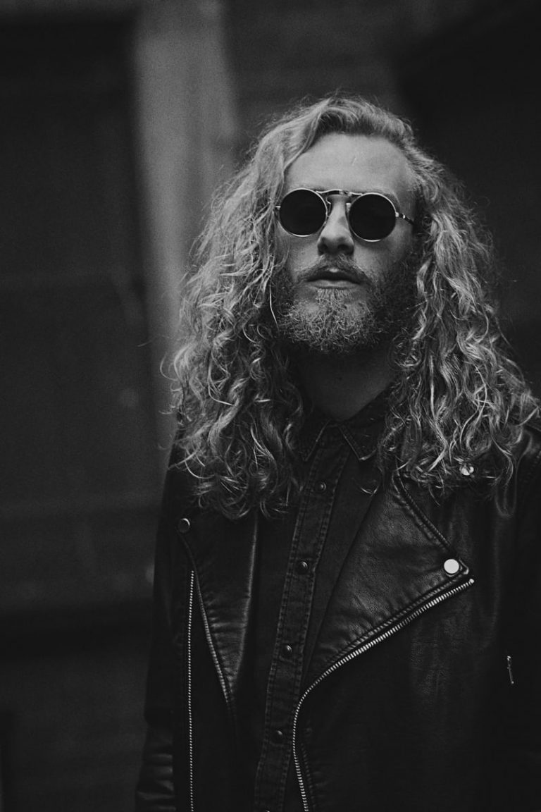 Mannen met lang haar. Kapsels voor mannen met lang haar. B4men