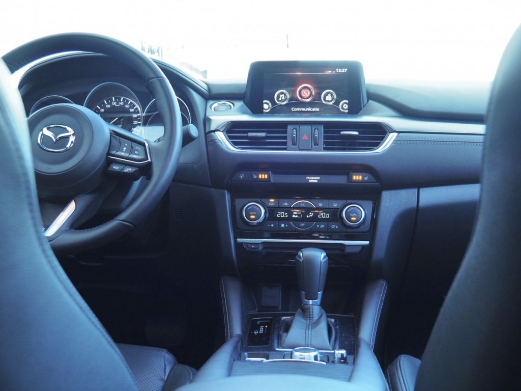 inside de Mazda sportbreak