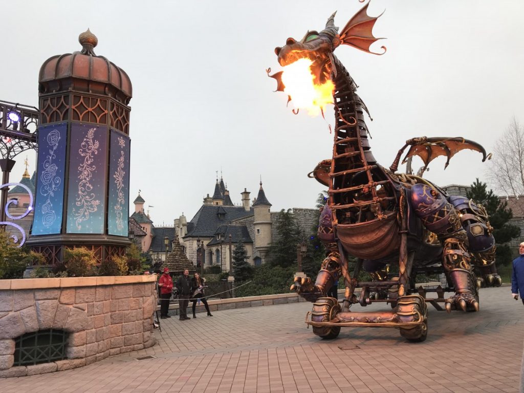 Maleficent draak in de Disney parade