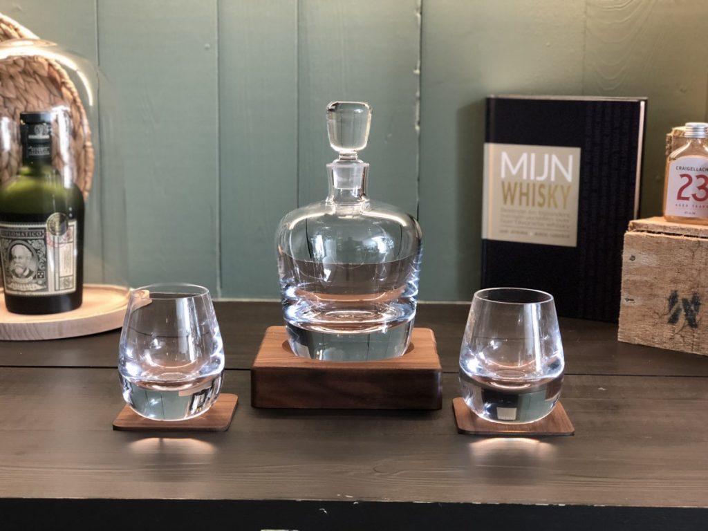 whisky karaf met bijpassende tumblers whisky glazen