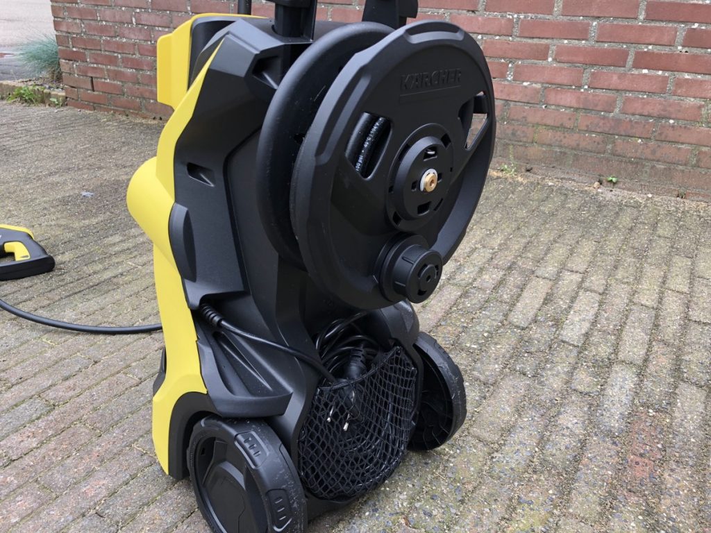 Karcher K4 Premium Full Control Home haspel en draad netjes opgeborgen. 