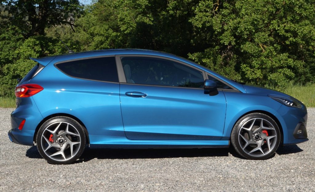 Blauwe Ford Fiesta ST