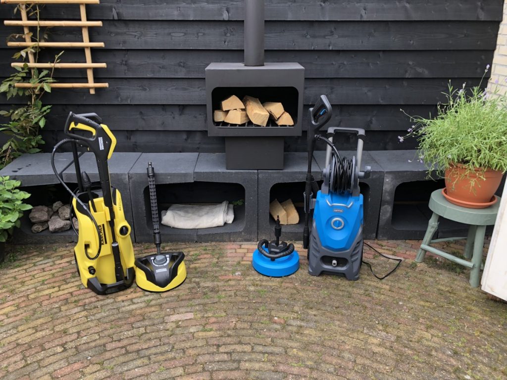 De Karcher K4 Premium Full Control Home en de Gamma Hogedrukreiniger test op het terras.