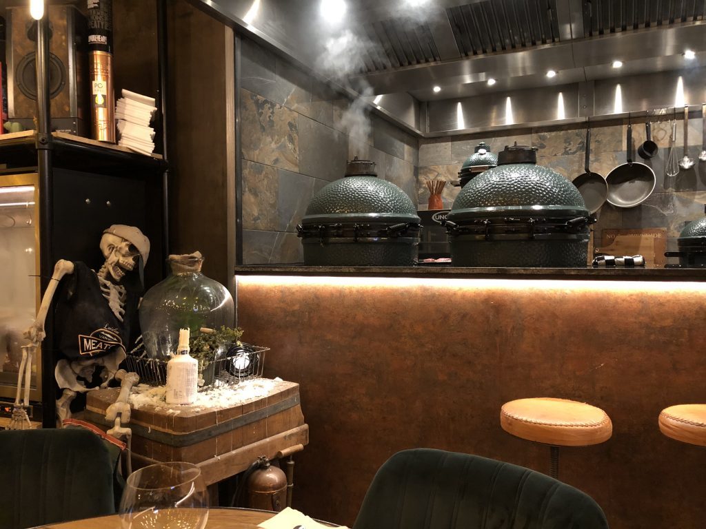 Big Green Egg bij Meatcave in Rotterdam