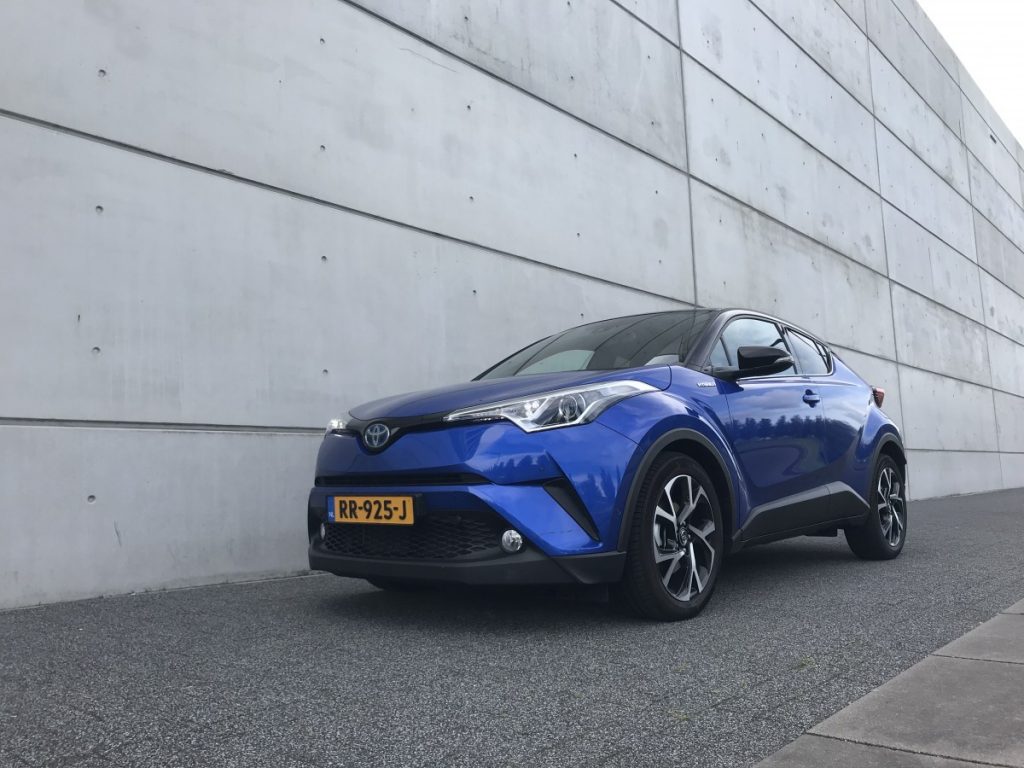 Toyota C-HR Adventure 1.8 hybride links voor aanzicht 