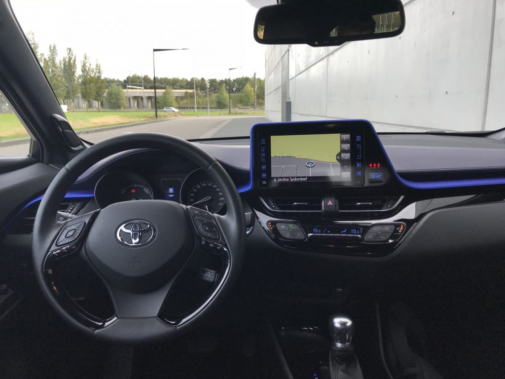 Toyota C-HR Adventure 1.8 hybride cockpit