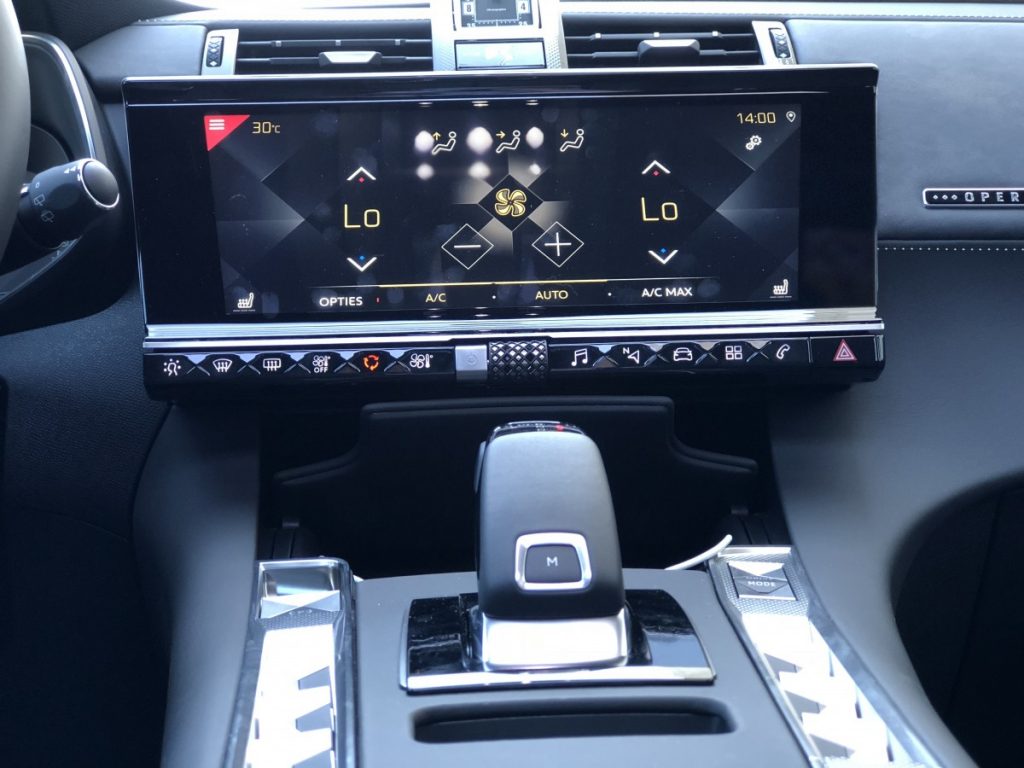 Het grote scherm in de DS 7 Crossback