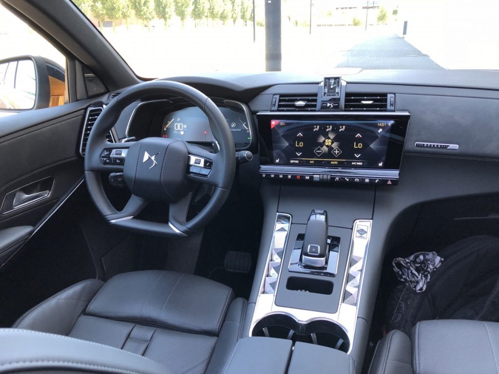 De hele cockpit van de DS 7 is bijzonder en heeft heel veel design. 