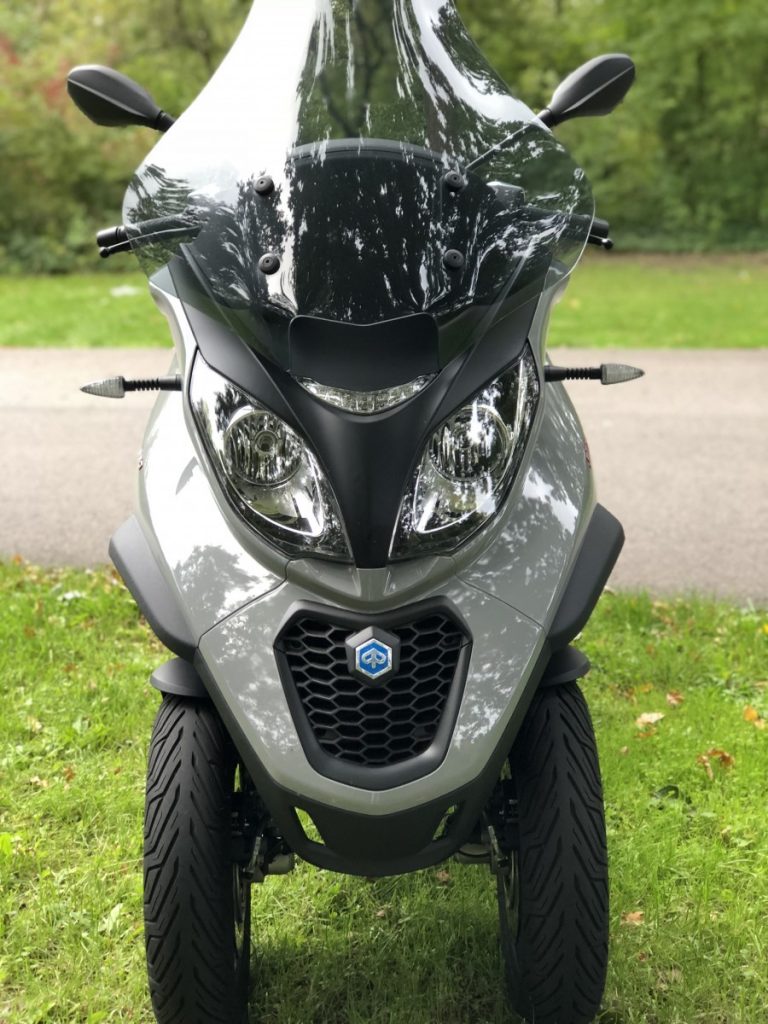 Piaggio MP3 voor aanzicht