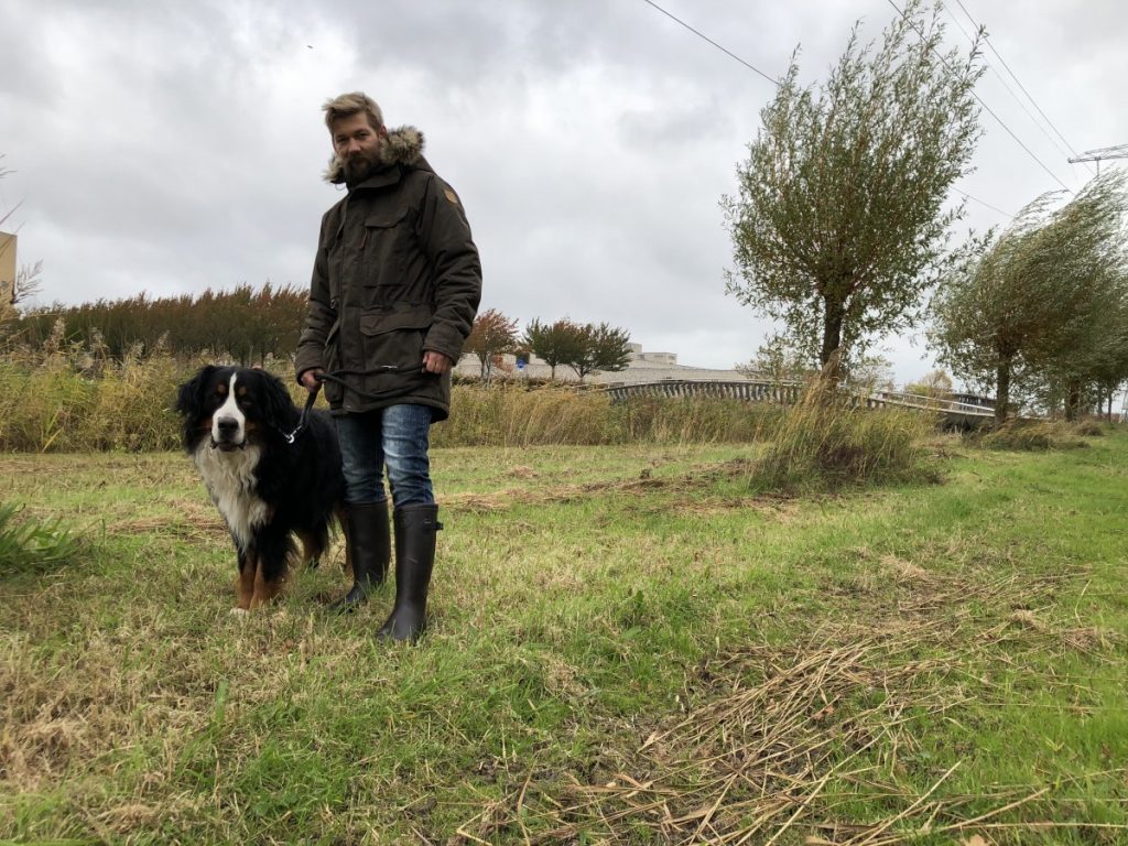 Jan Willem met Berner Senne Boyd lekker buiten