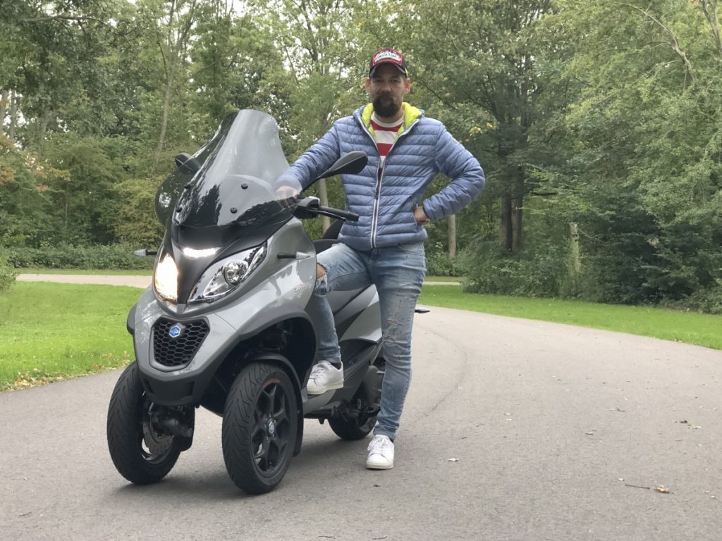 Jan Willem Huffmeijer met Piaggio MP3 