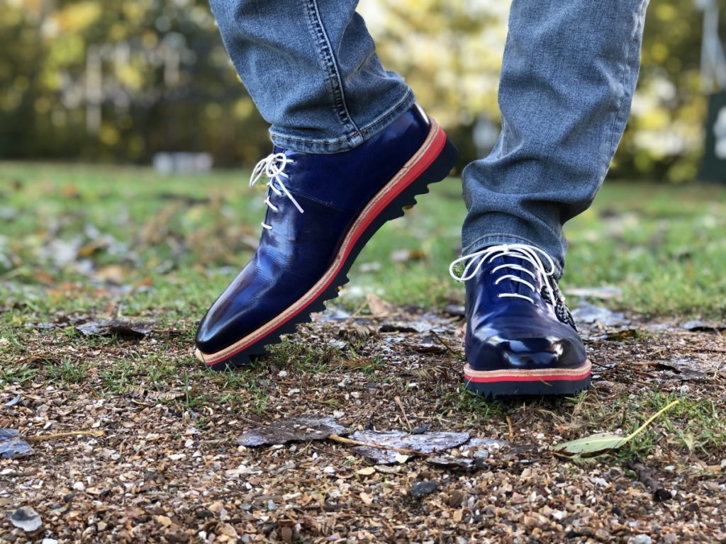 Blauwe Melvin en Hamilton schoenen in het bos