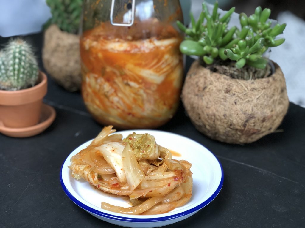 gesneden kimchi uit de pot