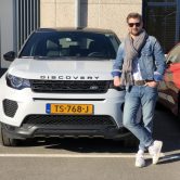 Jan Willem Huffmeijer met de Land Rover Discovery Sport
