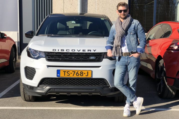 Jan Willem Huffmeijer met de Land Rover Discovery Sport