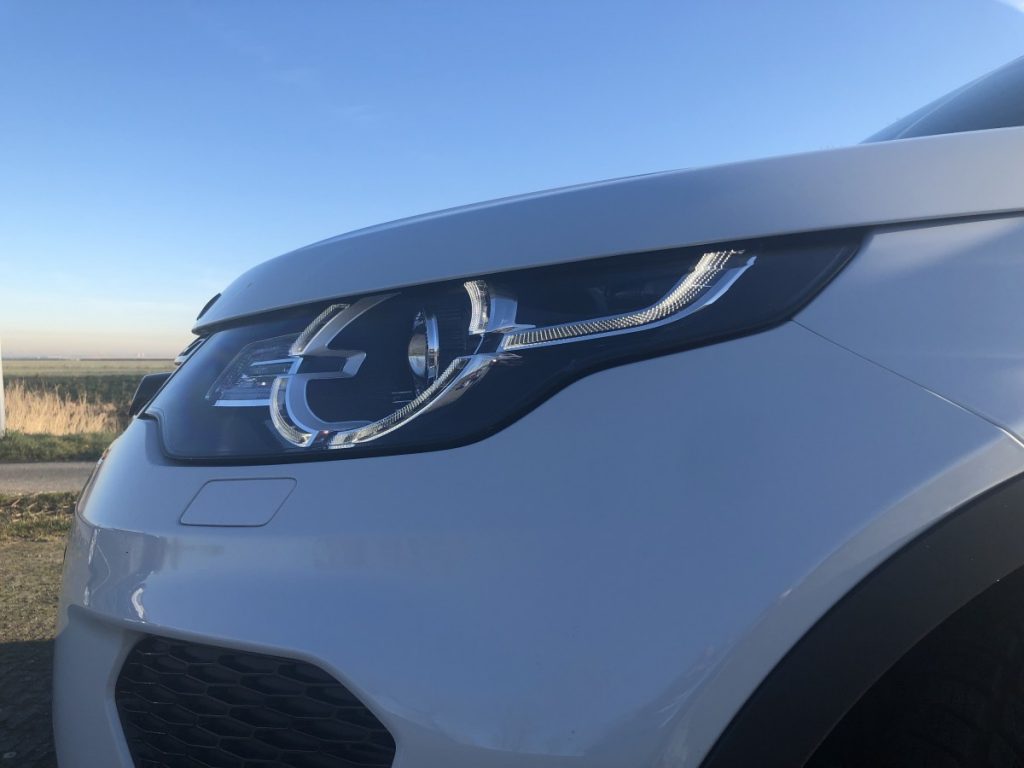 Koplampen van de Land Rover Discovery Sport