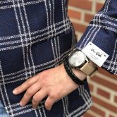Jan Willem met sieraden van Sam Lewis Londen