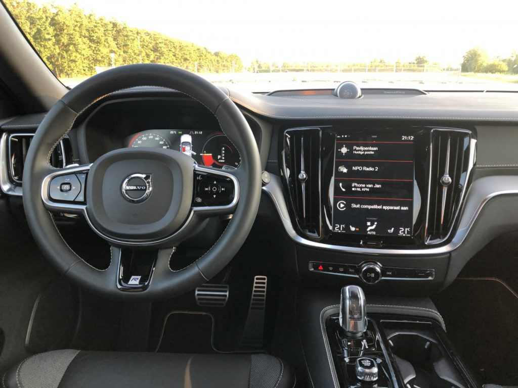 cockpit van de Volvo v60 T8