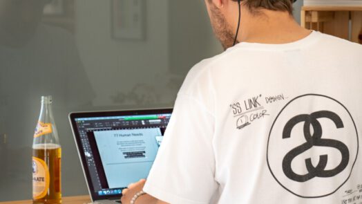 thuis afwisselend werken met een sta-zitbureau