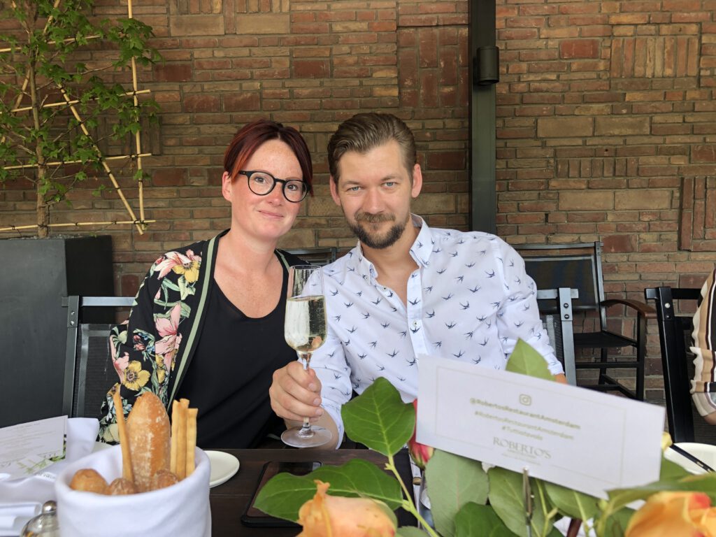 Marie Louise Kaldenbach en Jan Willem Huffmeijer aan tafel 