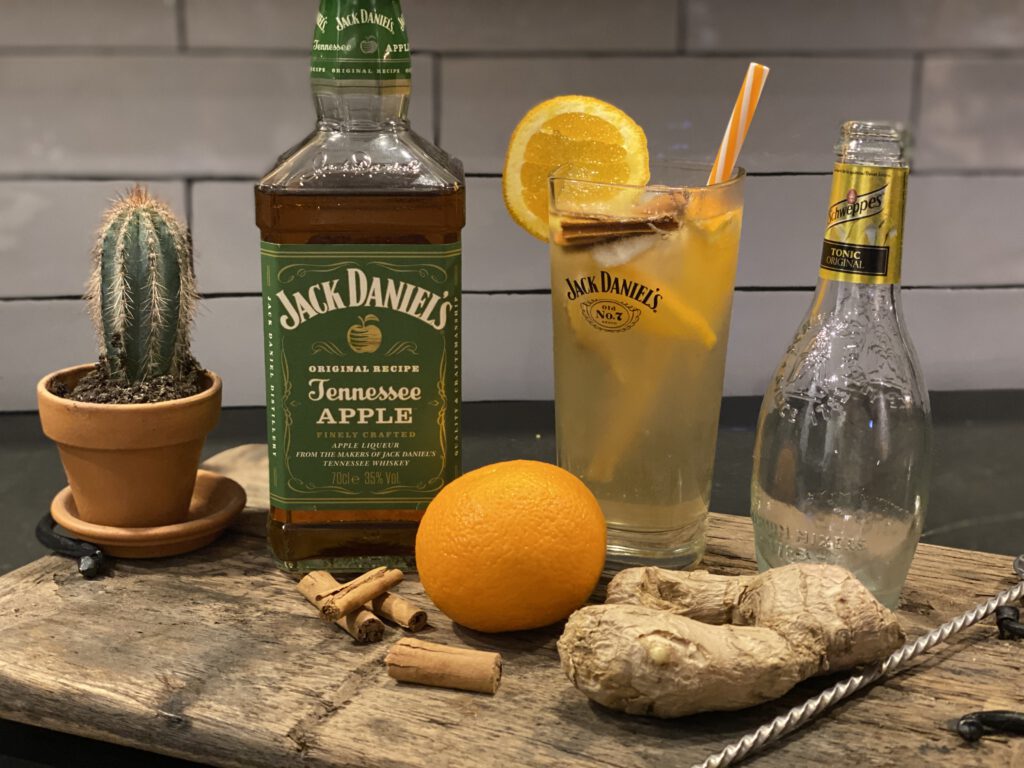 B4men Wintercocktail met Jack Daniels Apple