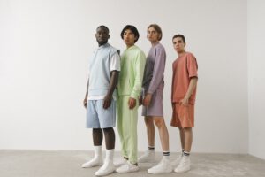 Pastelkleuren in outfit voor mannen 2022