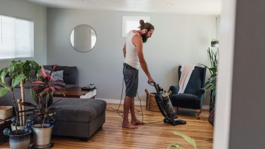 huis schoonmaken mannen
