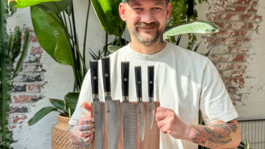 Jan Willem Huffmeijer heeft de Hexclad Master Series Messenset vast