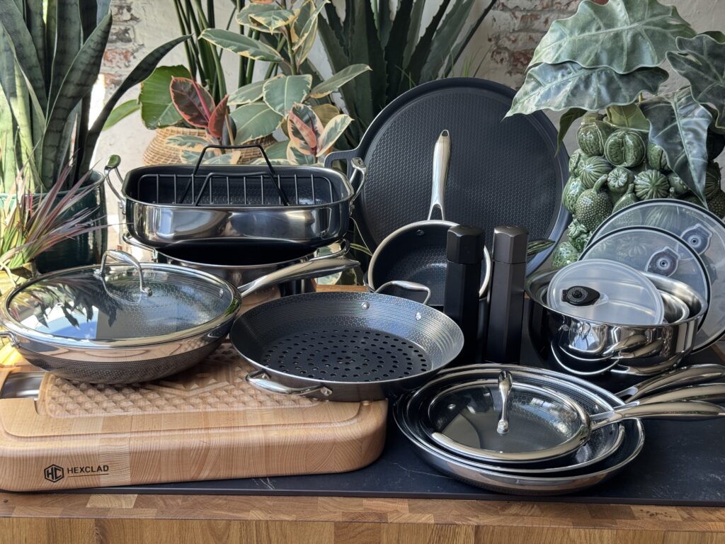 Complete set van HexClad producten voor de review op B4men