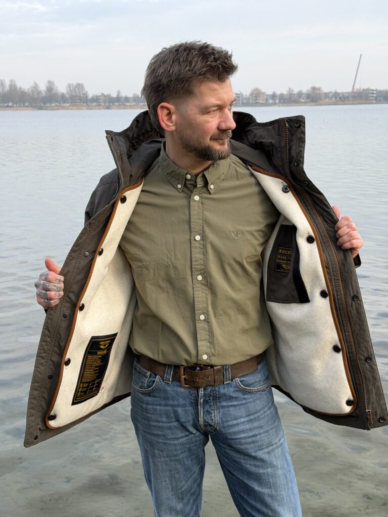 Open gedragen PME Legend Rockliner winterjas met zicht op de warme binnenkant