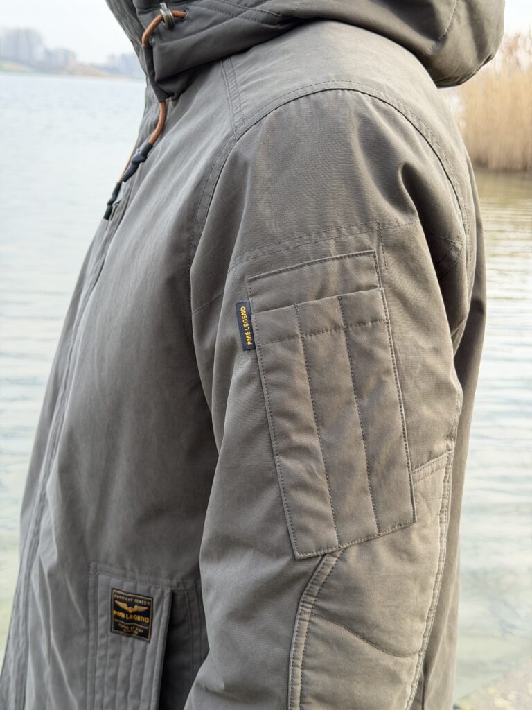 Zakje op de mouw van de PME Legend Rockliner winterjas