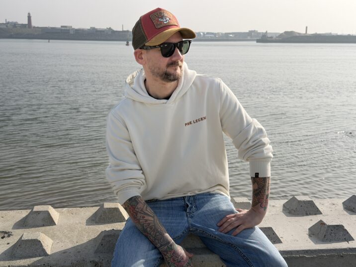 PME Legend hoodie outfit heren lente 2026 denim sneakers B4men