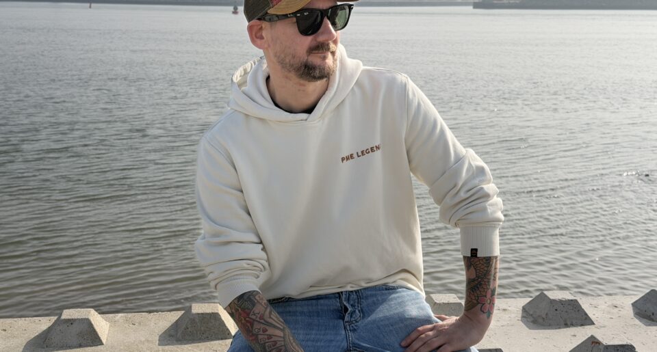 PME Legend hoodie outfit heren lente 2026 denim sneakers B4men